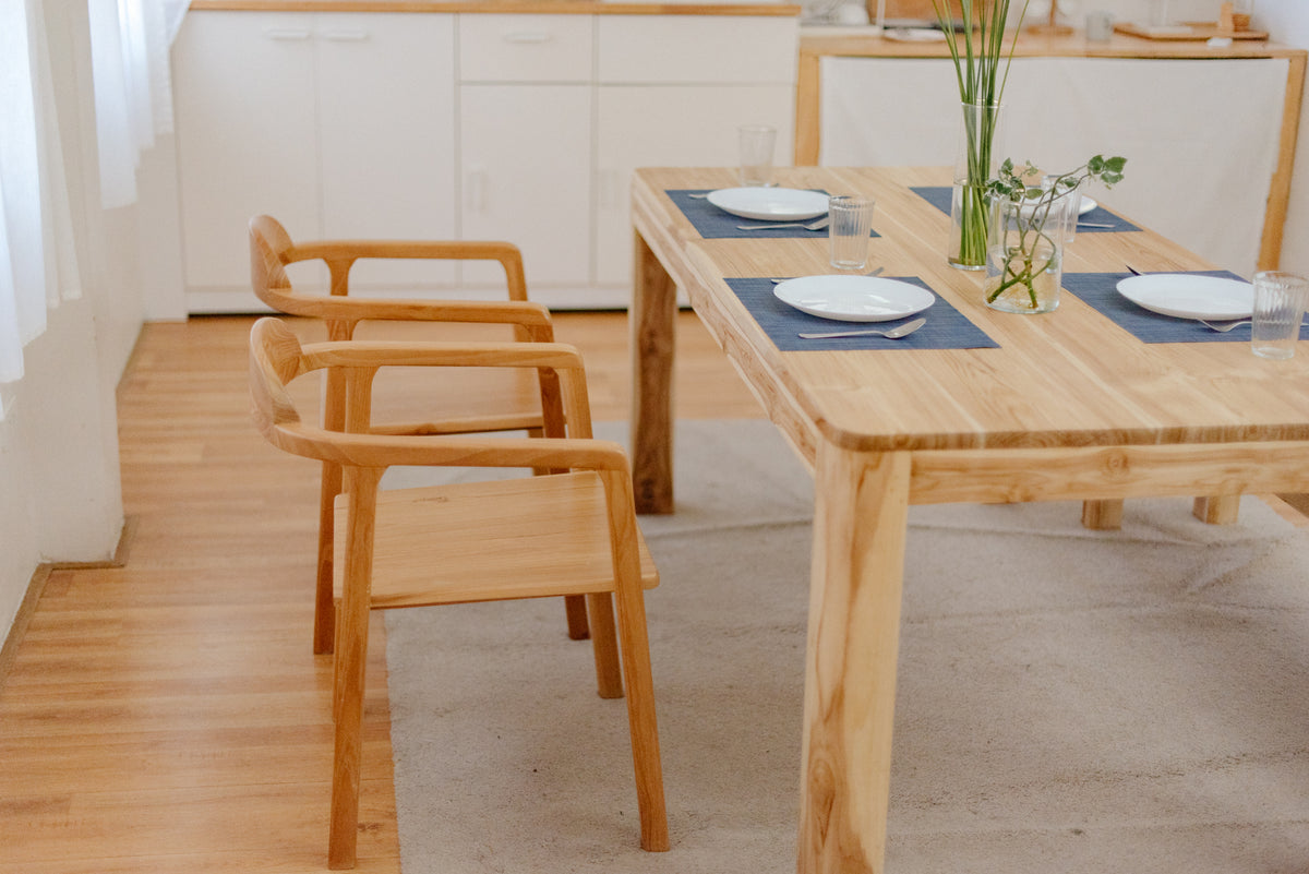 TABLE - SO ROUNDED EDGE