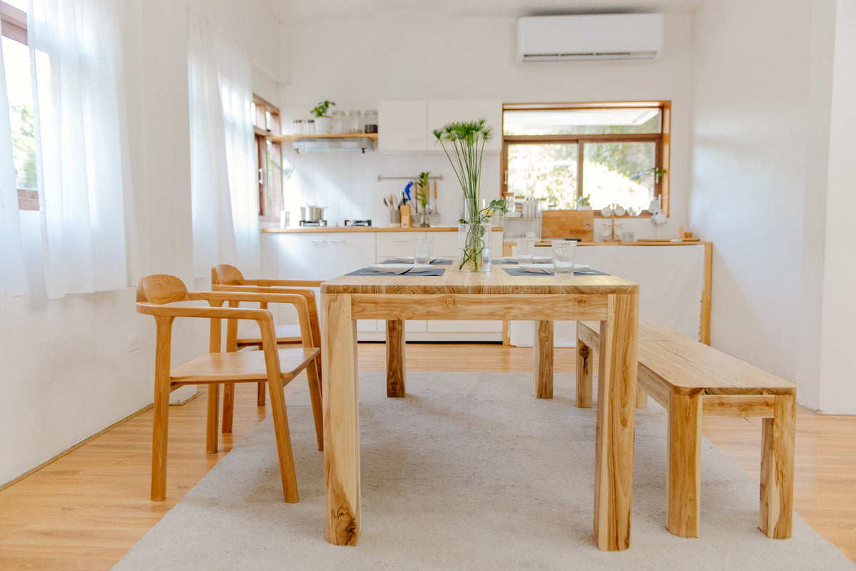 TABLE - SO ROUNDED EDGE