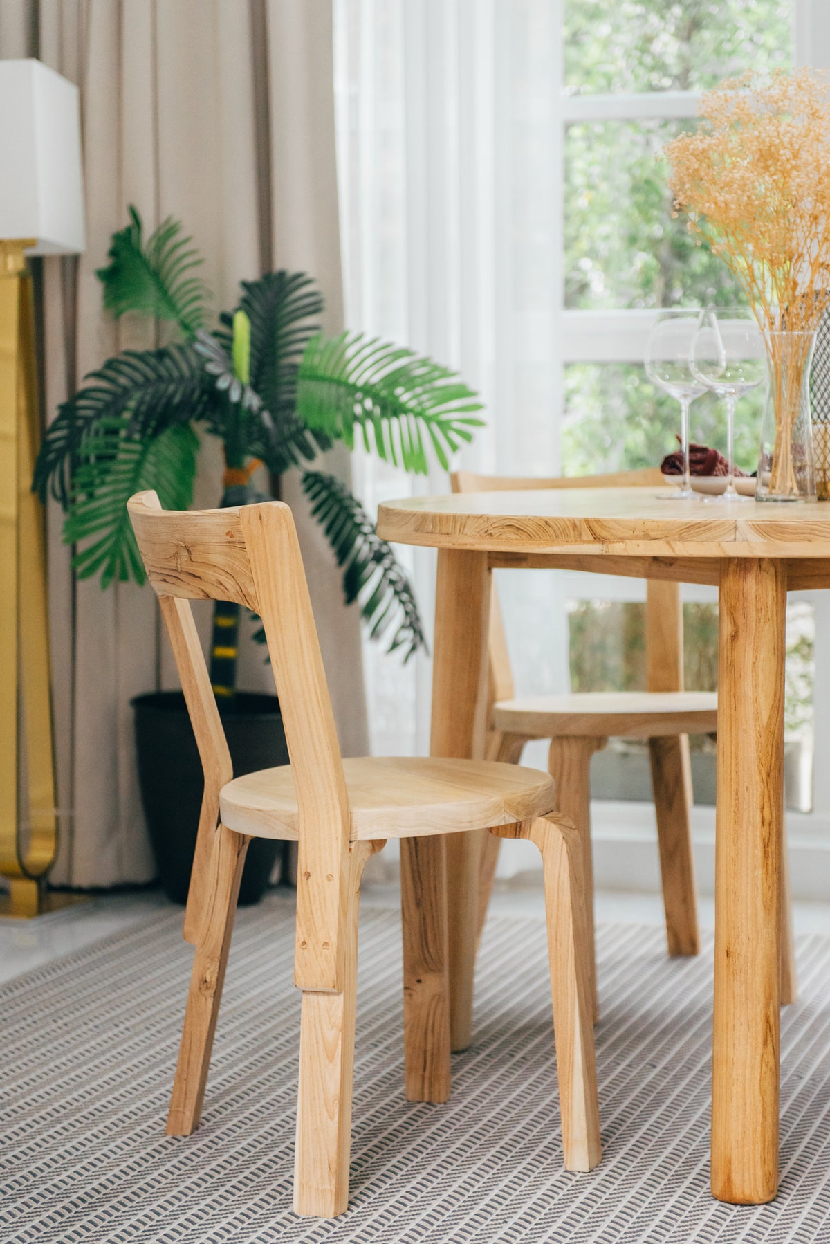 TABLE - SO ROUND