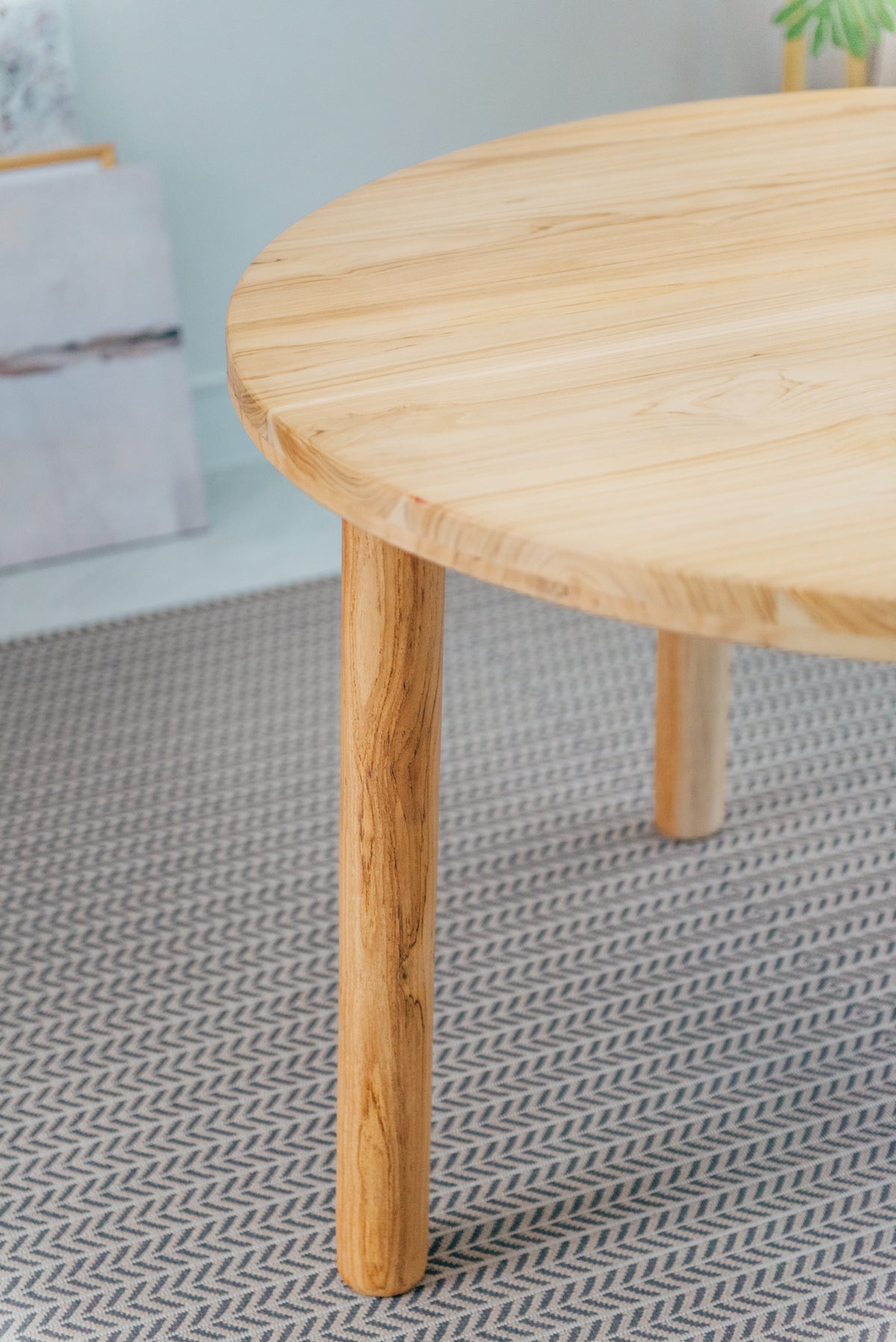 TABLE - SO ROUND