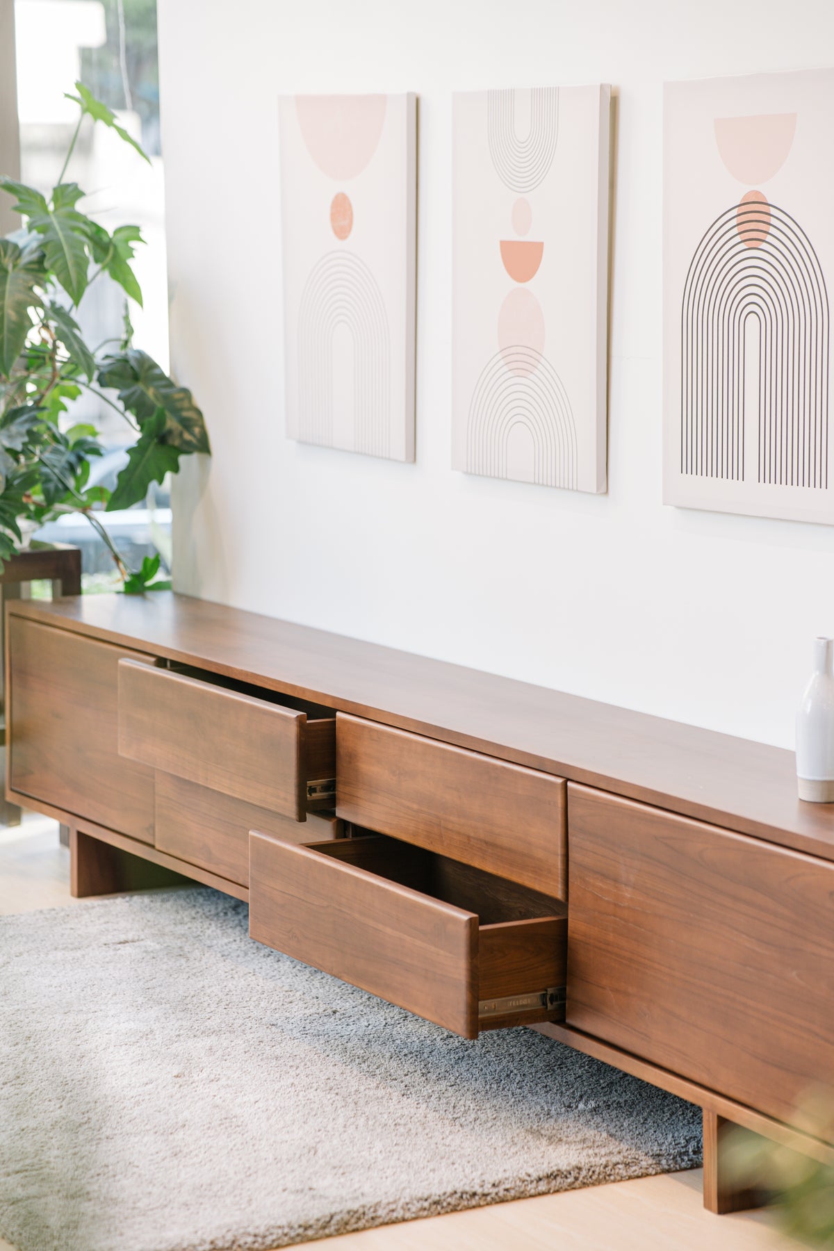 CONSOLE - SO T-NOUGH